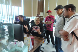 STUDI BANDING KE RADIO SUARA SURABAYA