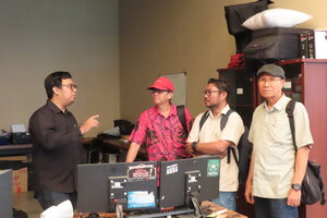 STUDI BANDING KE RADIO SUARA SURABAYA