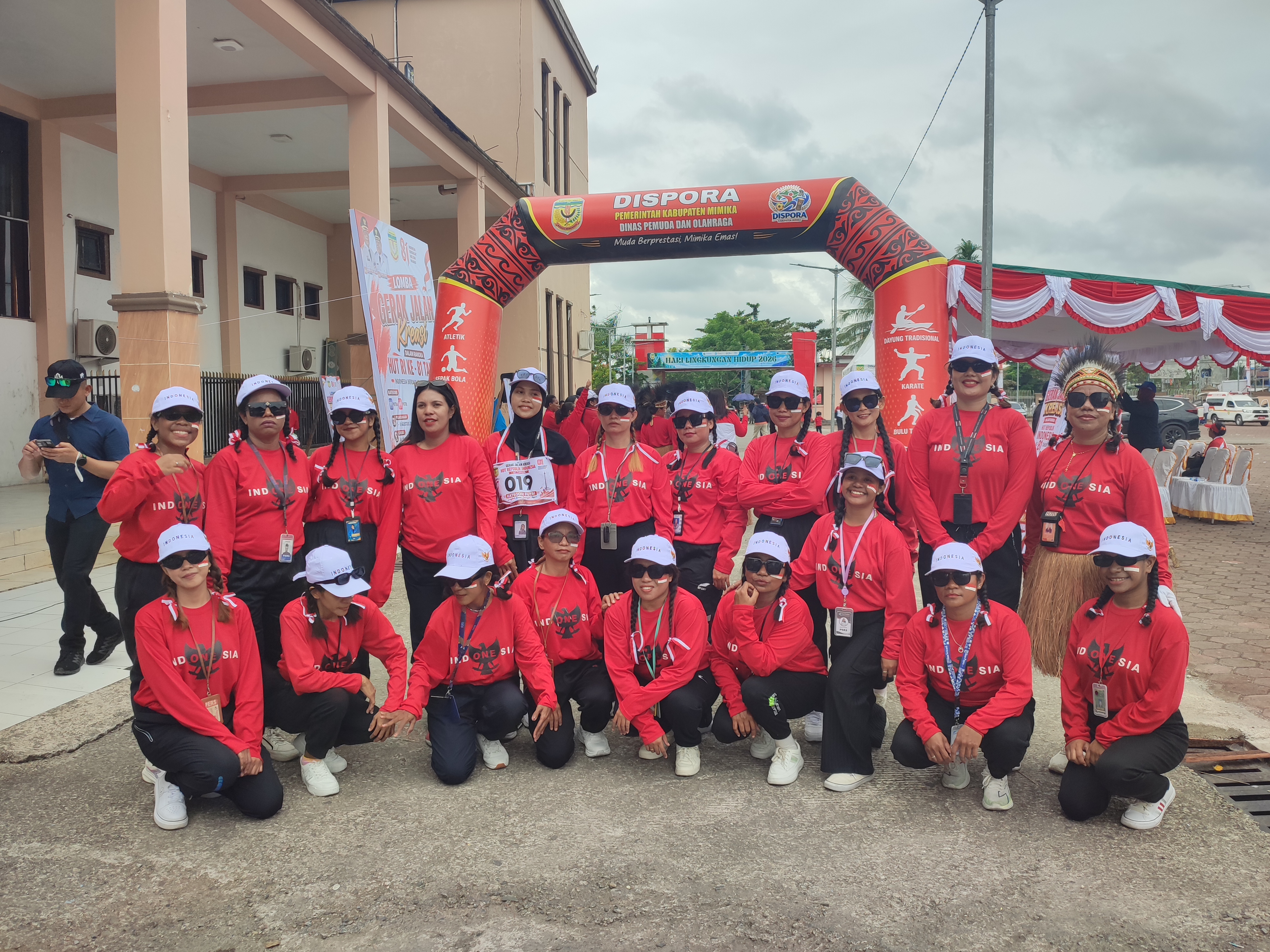 Jurnalis Perempuan Kabupaten Mimika Turut Meriahkan Lomba Gerak Jalan Kreasi HUT ke-81 RI